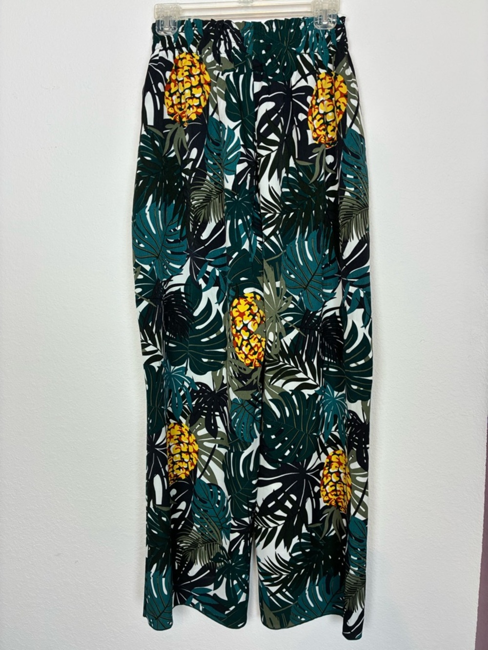 NWT Tropical Leaf Print Elastic Tie Waist High waisted palazzos